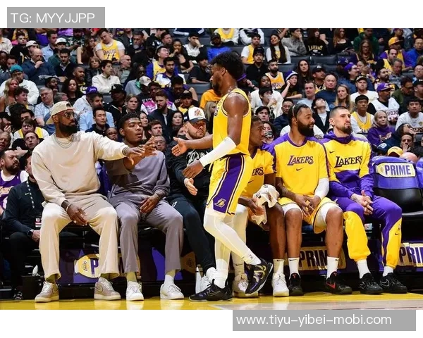 里夫斯称赞詹姆斯训练状态良好期待他强势回归球队